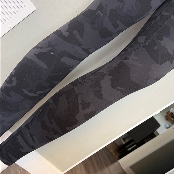 Lululemon Black Camouflage Leggings - Picture 3 of 4